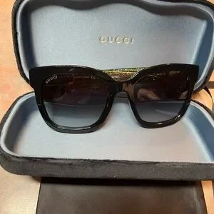 Gucci Women\'s Sunglasses with Black Frame and Green and Red Sparkle Accents Gucci | Accessories | Gucci Womens Sunglasses With Black  main image 4